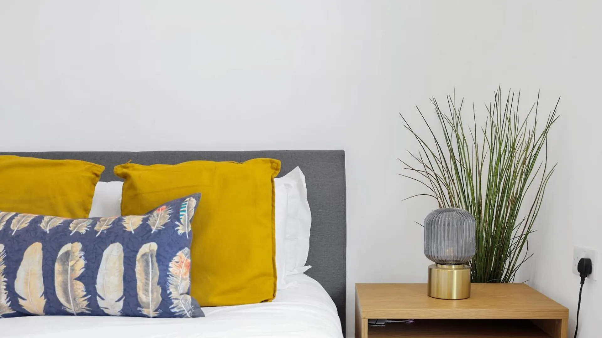 New 1 Bedroom Flat Short Term Rental & Flexible Renting Hackney With Free Wifi London Apartment
